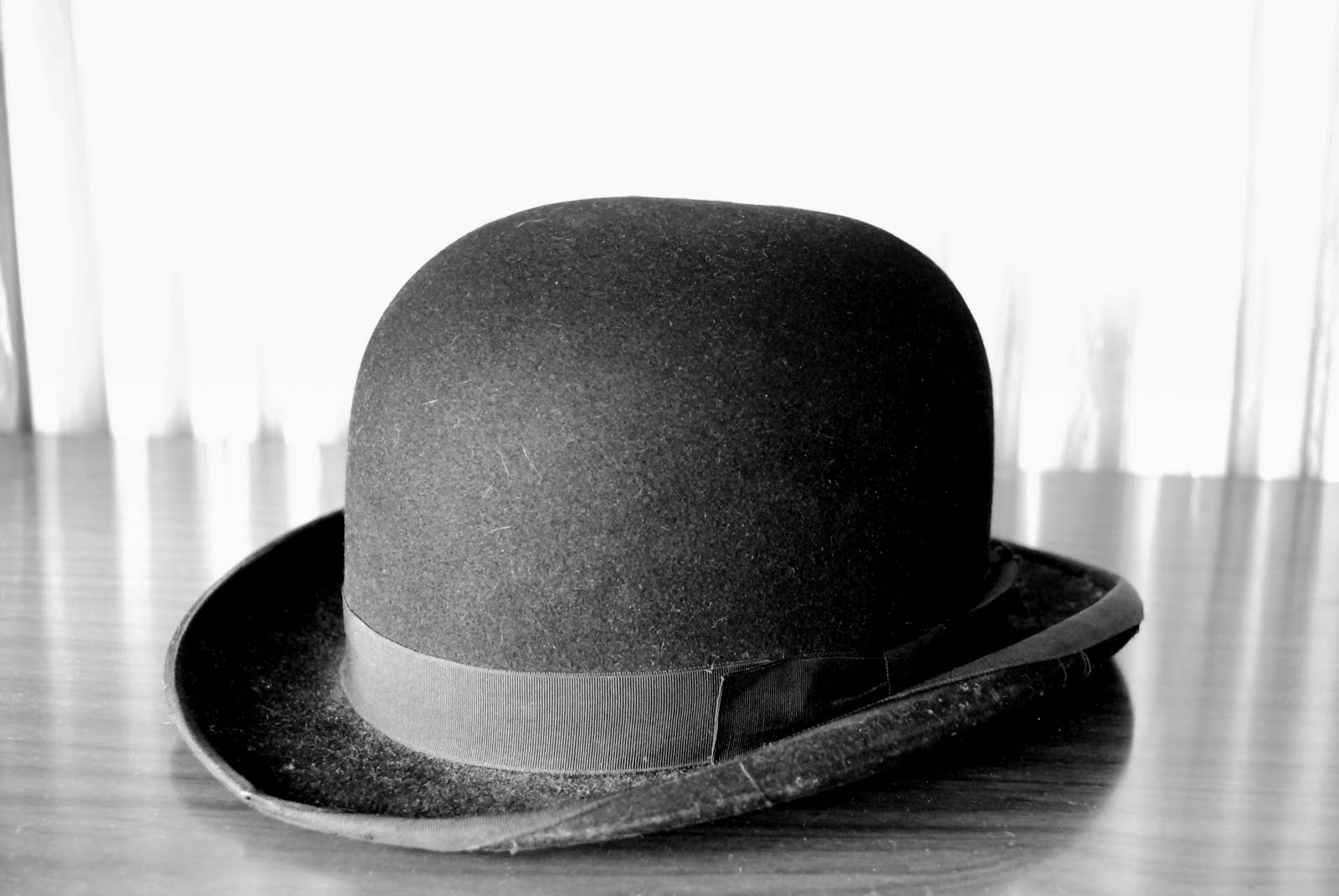 Bowler hat. Шляпа котелок мужская 19 век. Котелок головной убор мужской 19 века. Котелок шляпа 19 век. Шляпа котелок 19 века.